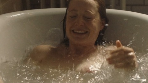 Leonie Benesch Nude in Babylon Berlin. Breasts, bath tub, bathroom. 826660