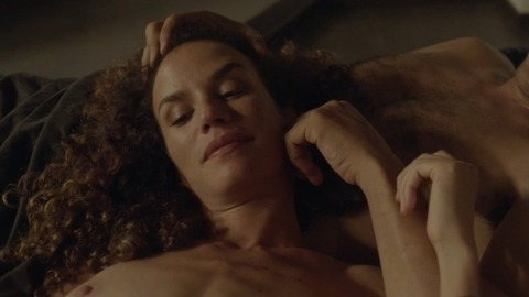 Barbara Cabrita Naked in Les innocents. Breasts, curly hair, laying in bed. 826705