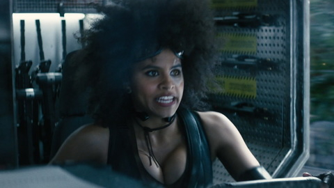 Hottest Zazie Beetz Scene in Deadpool 2. Sexy, afro, cleavage. 840098