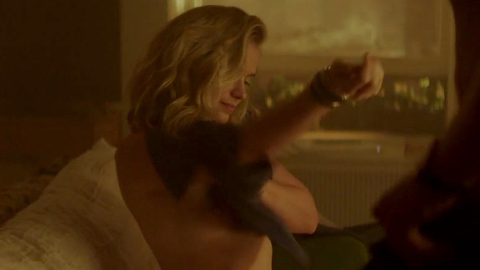 Elizabeth Lail Naked in YOU. Breasts, Underwear, belly button, blonde. 838339