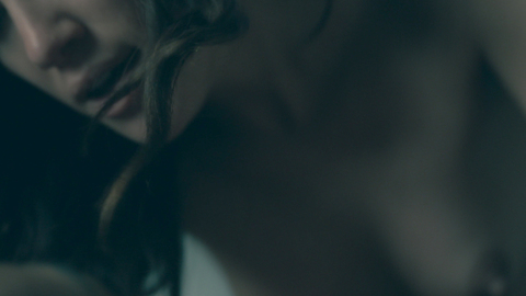 Kate Siegel Naked in The Haunting of Hill House. Breasts, close up, left breast. 840559