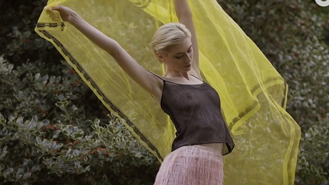 Hottest Elizabeth Debicki Scene in Elizabeth Debicki Talks Female Empowerment - GQ Photoshoot. Sexy, blonde, nipples through top. 853682
