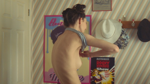 Lily Iglehart from Sex Education Naked. Breasts, bedroom, fanny pack. 855299
