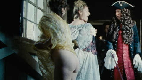 Laura-Jayne Ross in The Favourite (2018) Butt Lifting Up Dress No Panties 859842