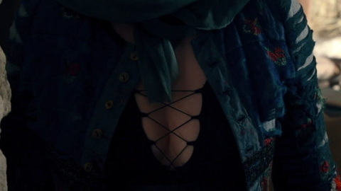 Robin Hood's Sexiest Scenes with Eve Hewson. Sexy, SFW, barn. 861222