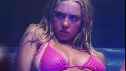 Sexiest Scenes of Cassie Howard from Euphoria. Bikini, blonde, dark. 1000733