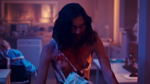 Camille Vanlerberghe Nude as Zombie stappen on table. Breasts, blood, brunette. 918152