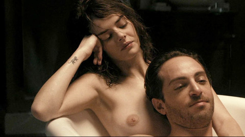 Samara Weaving Naked as Georgia Outerbridge / Lauren Clerk. Breasts, bath, bathroom. 909255