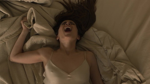 Hottest Cristin Milioti Scene in Made For Love. Sexy, in bed, o face. 939230