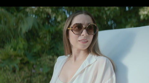Hottest Cristin Milioti Scene in Made For Love. Bikini, brunette, magazine. 940454