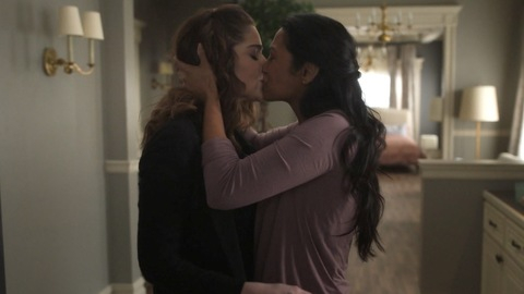 Sexiest Scenes of Leyla Shinwari from New Amsterdam. Lesbian, SFW, interracial. 942155
