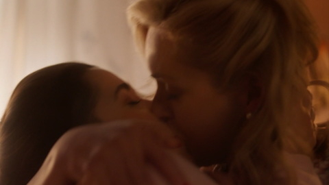 Jane Krakowski in ZIWE (2021) Lesbian Blonde And Brunette Kissing 942608