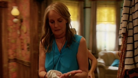 Hottest Helen Hunt Scene in Blindspotting. Sexy, blue shirt, cleaning hands. 946394