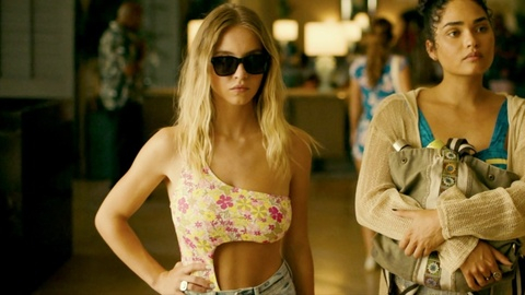 Hottest Sydney Sweeney Scene in The White Lotus. Bikini, Sexy, hand on hip, public. 950480