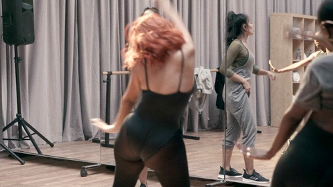 Hottest Doja Cat Scene in Dave. Sexy, cleavage, dance clothes. 949136