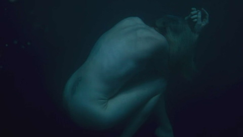 Jena Malone Nude as Dolores. Butt, curled up, floating. 950372