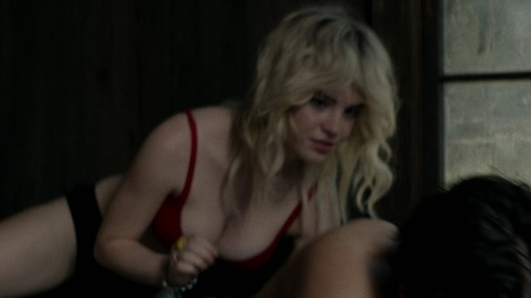 Yellowjackets's Sexiest Scenes with Sophie Thatcher. Underwear, SFW, blonde. 965244