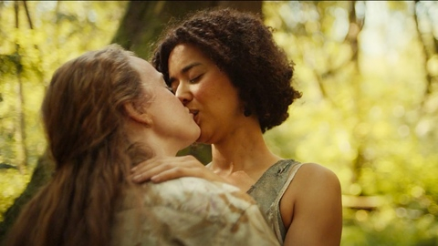 Sexiest Scenes of Teen Taissa Turner from Yellowjackets. Lesbian, SFW, curly hair. 1008725