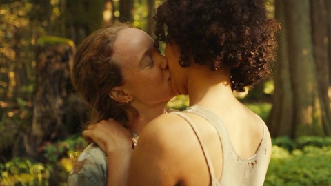 Yellowjackets's Sexiest Scenes with Liv Hewson. Lesbian, SFW, kissing. 1008726