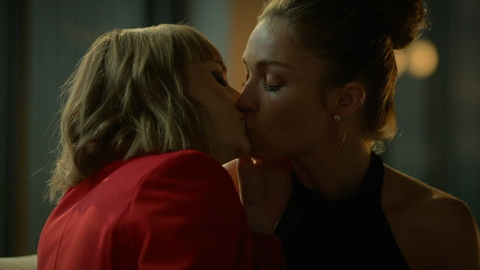 Sexiest Lili Simmons Scene in Power Book IV: Force. Lesbian, lesbian kiss, non nude. 993943