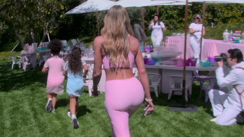 The Kardashians's Sexiest Scenes with Khloe Kardashian. Sexy, SFW, big butt. 993708