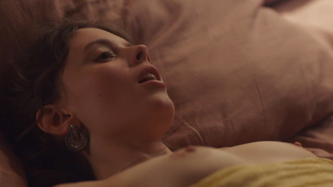 Nudes of Solange from Clèves. Breasts, bed, lying on back. 978690
