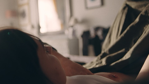 Zoey Sneedon Naked as Nicki Greser. Breasts, dark hair, lying in bed. 978843
