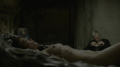 Léa Seydoux Naked in Crimes of the Future. Breasts, Bush, hard nipples, laying down. 978949