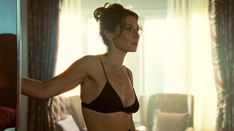 Sexiest Scenes of Honey Kaplan from Winning Time: The Rise of the Lakers Dynasty. Sexy, Underwear, bedroom, black bra. 991553