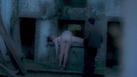 Inma Almagro Nude as Enamorada. Butt, church, dead bodies. 995144