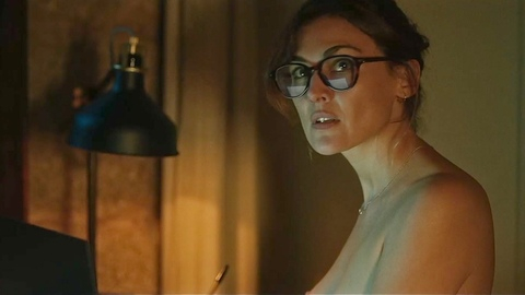 La Nívea from La manzana de oro Naked. Breasts, glasses, nude. 996899