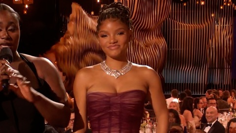 Sexiest Halle Bailey Scene in Screen Actors Guild Awards. Sexy, Black, SFW. 997735