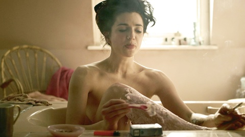 Marisa Abela Nude in Back to Black. Breasts, bathtub, black hair. 1000960