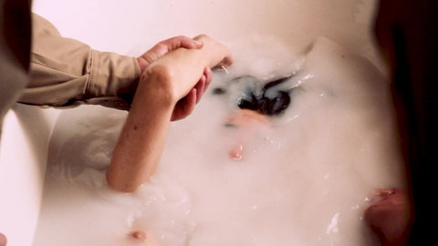 Wendy McColm Nude in Fuzzy Head. Breasts, bathtub, brunette. 1002016