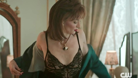 Hottest Sophie Turner Scene in Joan. Sexy, SFW, cleavage. 1005326