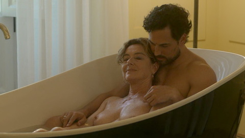 Monica Guerritore Nude as Gabriella. Breasts, bath, bathtub. 1005302