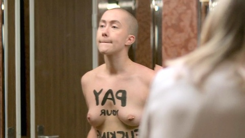 Anna Joan Nude as Anouk. Breasts, bald, bathroom. 1005548