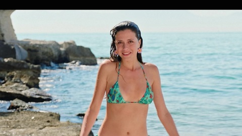 Parthenope's Sexiest Scenes with Celeste Dalla Porta. Bikini, SFW, brunette. 1008804