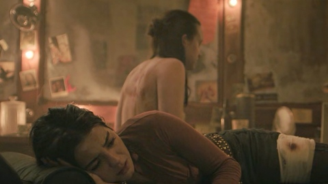 Hottest Bella Ramsey Scene in The Last of Us. Sexy, SFW, arm blocking breasts. 1010870