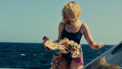 Sexiest Scenes of Julia from Survive. Sexy, SFW, bathing suit. 1011221