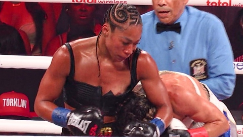 Alycia Baumgardner Naked in Katie Taylor vs. Amanda Serrano 3. Breasts, boxer, boxing. 1012093