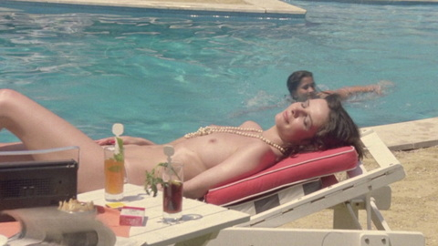 Lorraine De Selle Naked in The New Godfathers. Breasts, brunette, pearl necklace. 1014157
