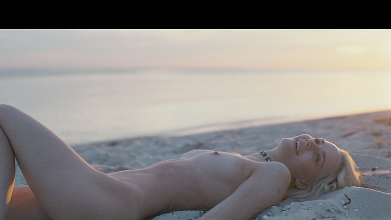 Katarzyna Sawczuk Nude in Heaven in Hell. Breasts, back burger, beach. 1021156