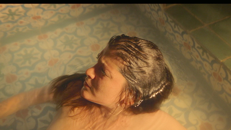 Estefania Piñeres Naked as Amaranta Ursula. Breasts, bath, subtitles. 1021299