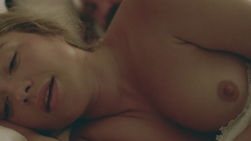 Florence Pugh Naked in East of Eden. Breasts, bed, close up. 1021945