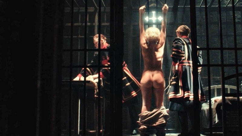Paloma Faith Nude in Pennyworth. Butt, arms up, blonde. 1022128