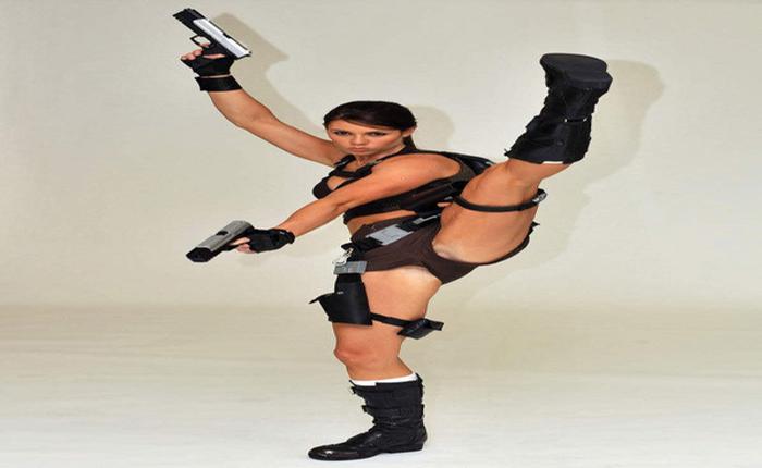 New Tomb Raider Model Allison Carroll Flashes Vagina