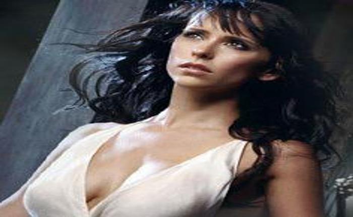 Jennifer Love Hewitt Nakedly States What We've All Been Thinking!