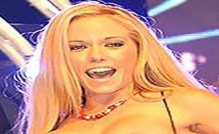 Kendra Wilkinson Nude Boob Flash!