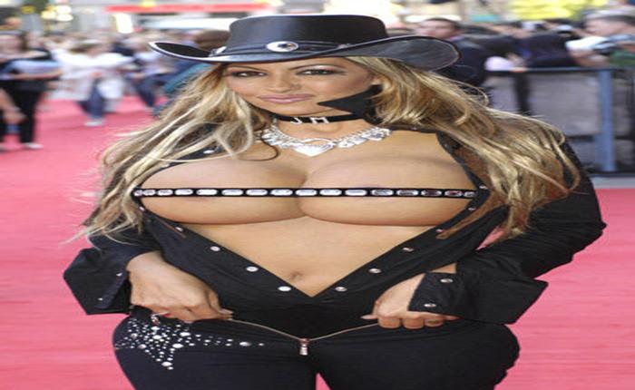 Busty British Glamour Model Jodie Marsh Hungers for Her Haidresser's Hairpie